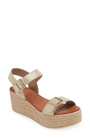 Betsy Wedge Sandal In Soft Gold