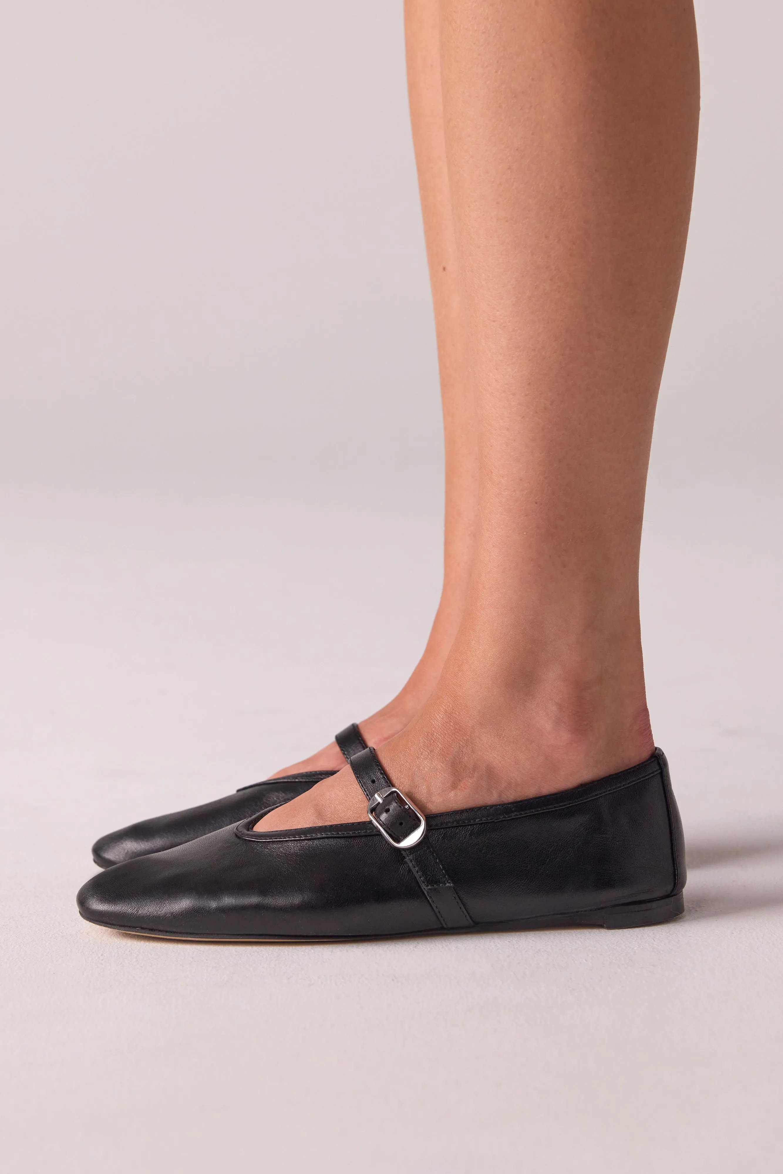 Lova Black Soft Leather