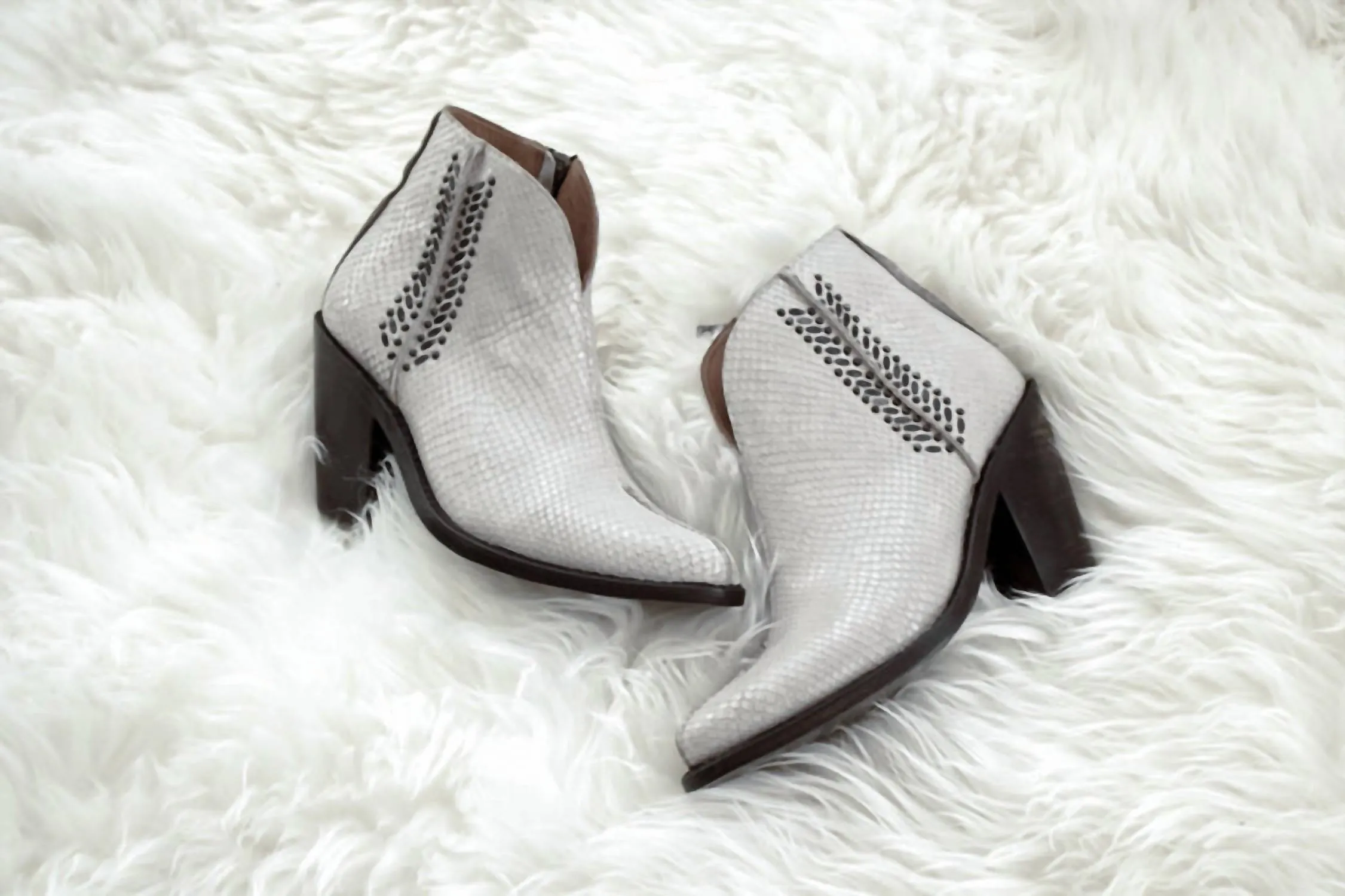 Nikita Boot In Linen Lizard
