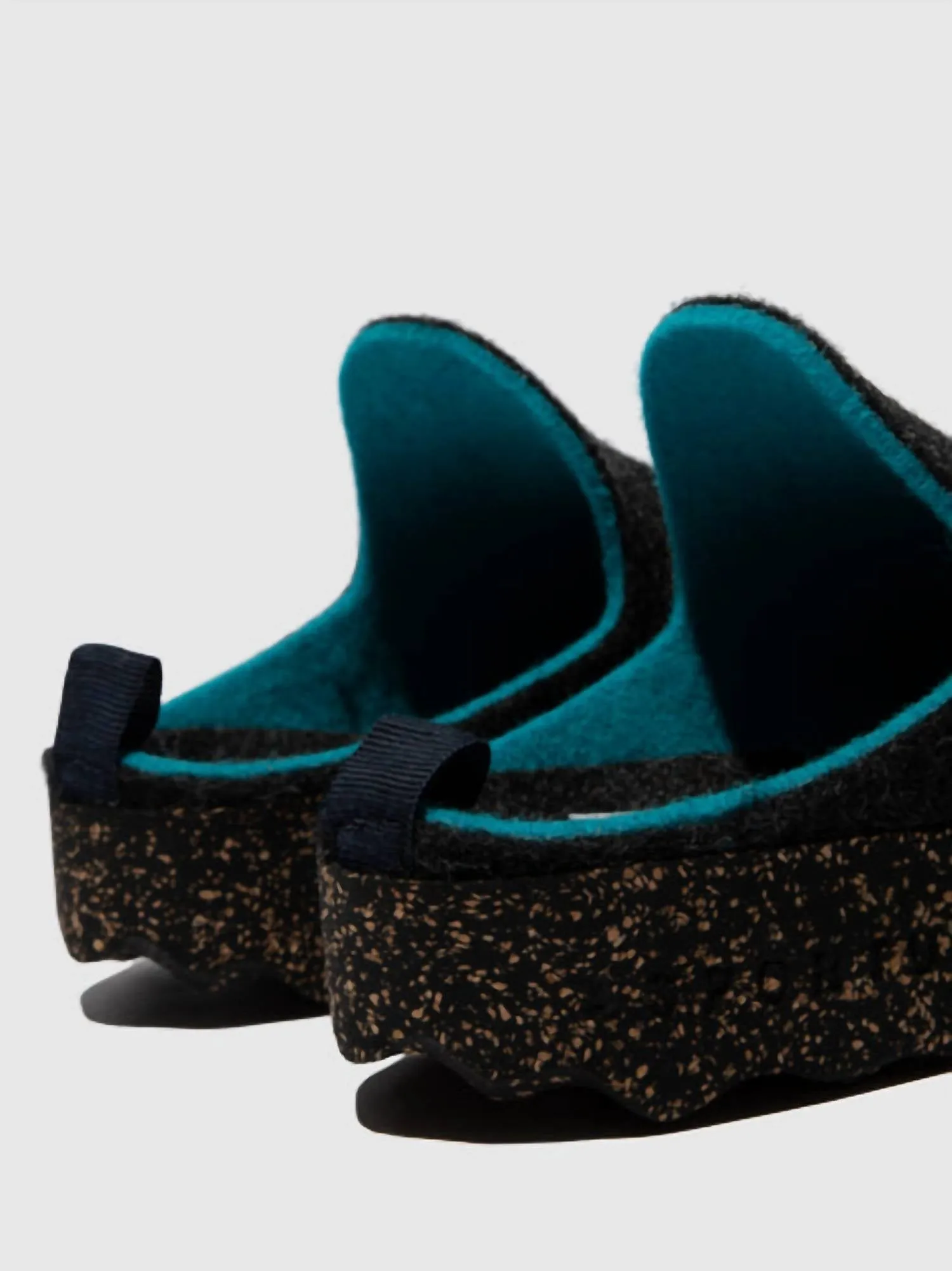 Women's Come Slip-On Clog In Anthracite