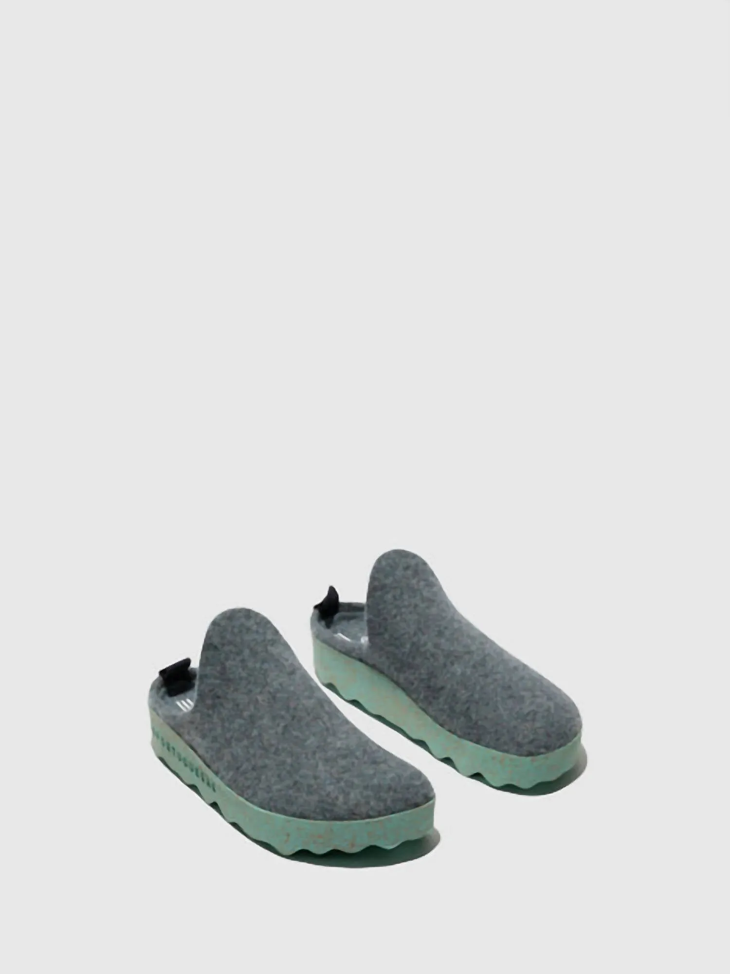 Women's Come Slip-On Clog In Grey Blue