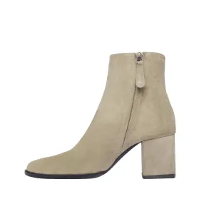 Women's Cyrus Boot In Stone Suede