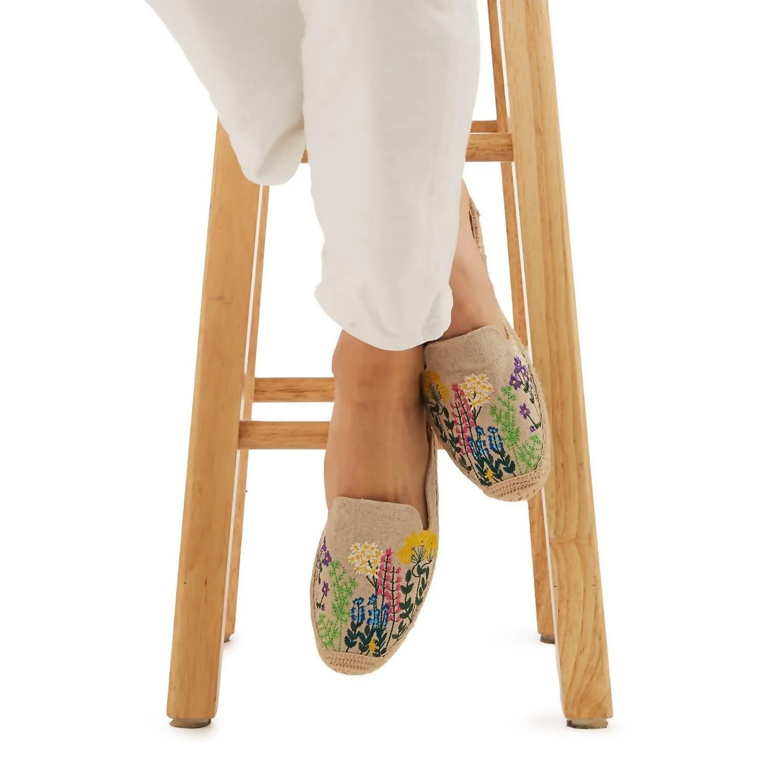 Women's Embroidered Floral Espadrilles In Natural