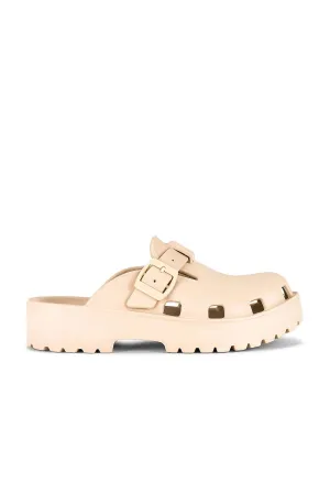 Women's Karlie Buckle Clog In Sand Dune