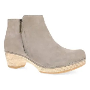Women's Lizanne Bootie Clogs In Taupe