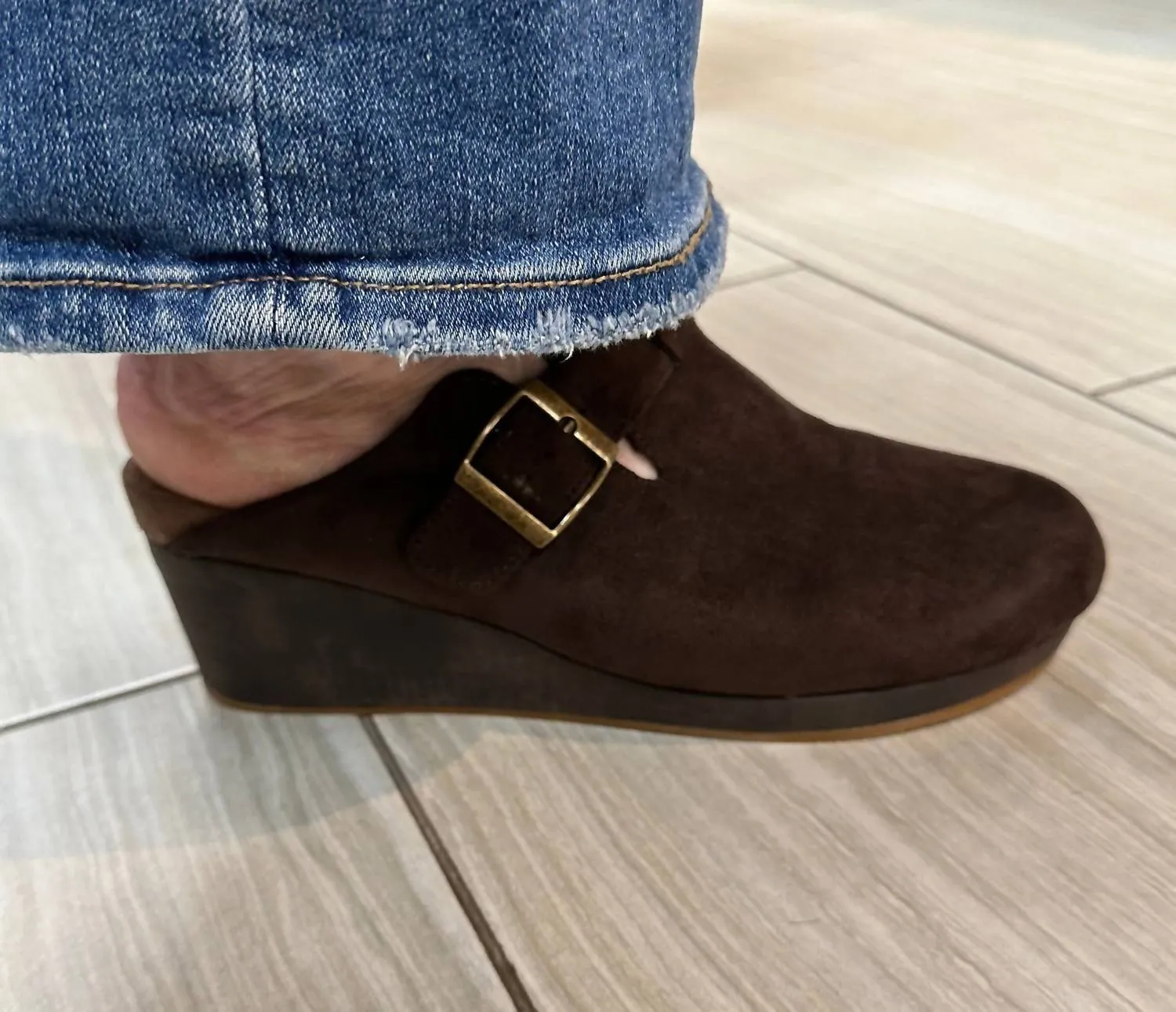 Women's Suede Clogs In Chocolate Suede