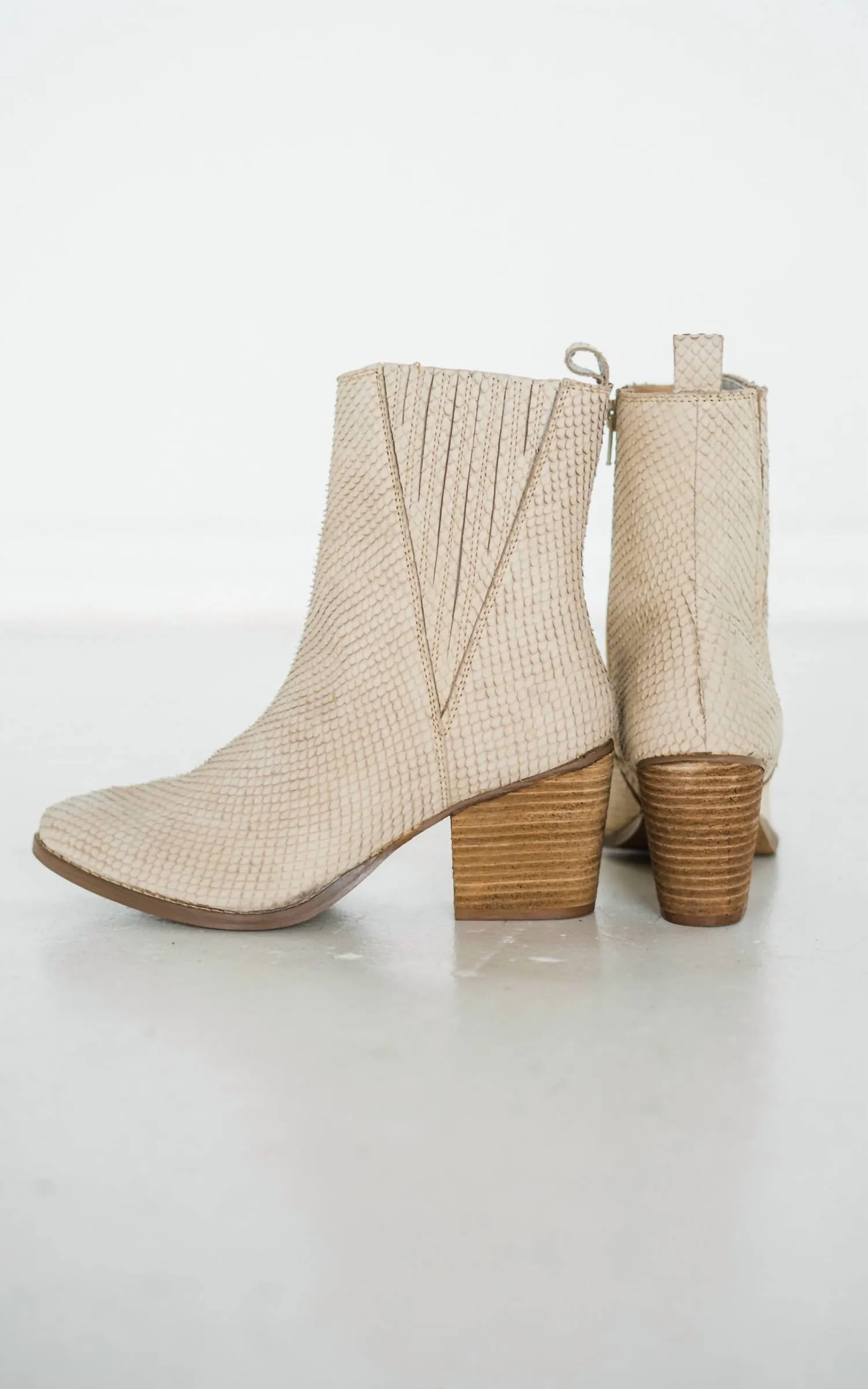 Women's Taris Ankle Boot In Cream