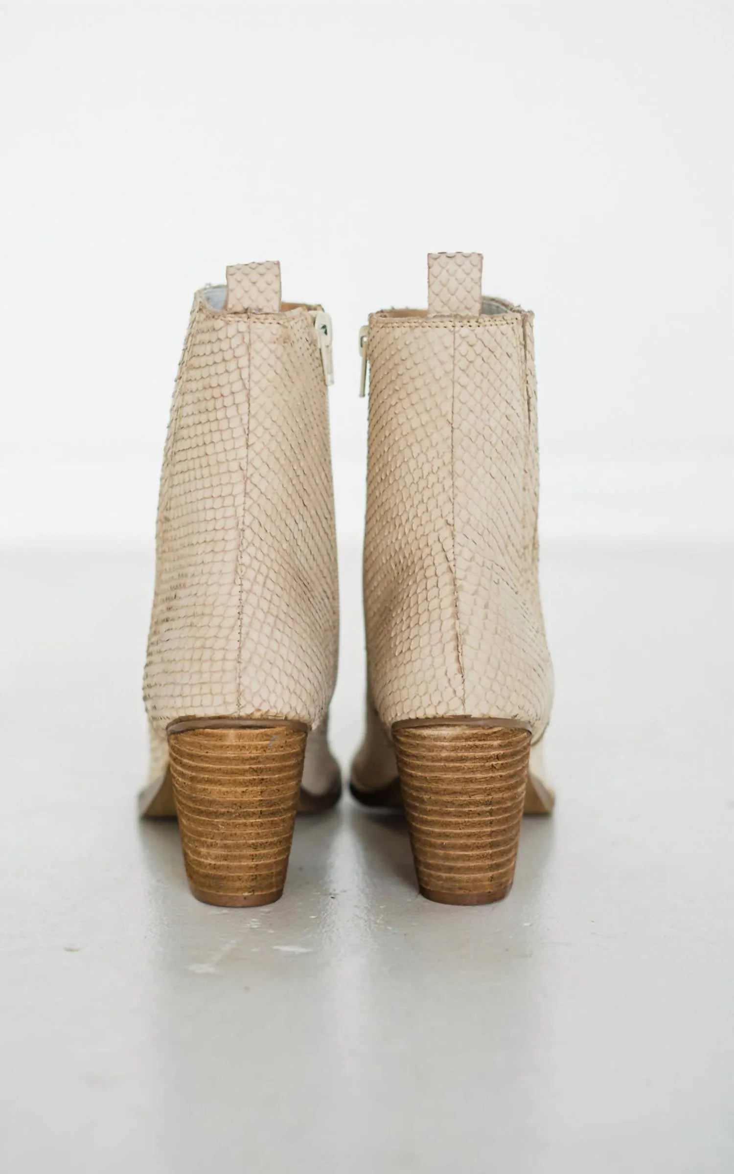 Women's Taris Ankle Boot In Cream