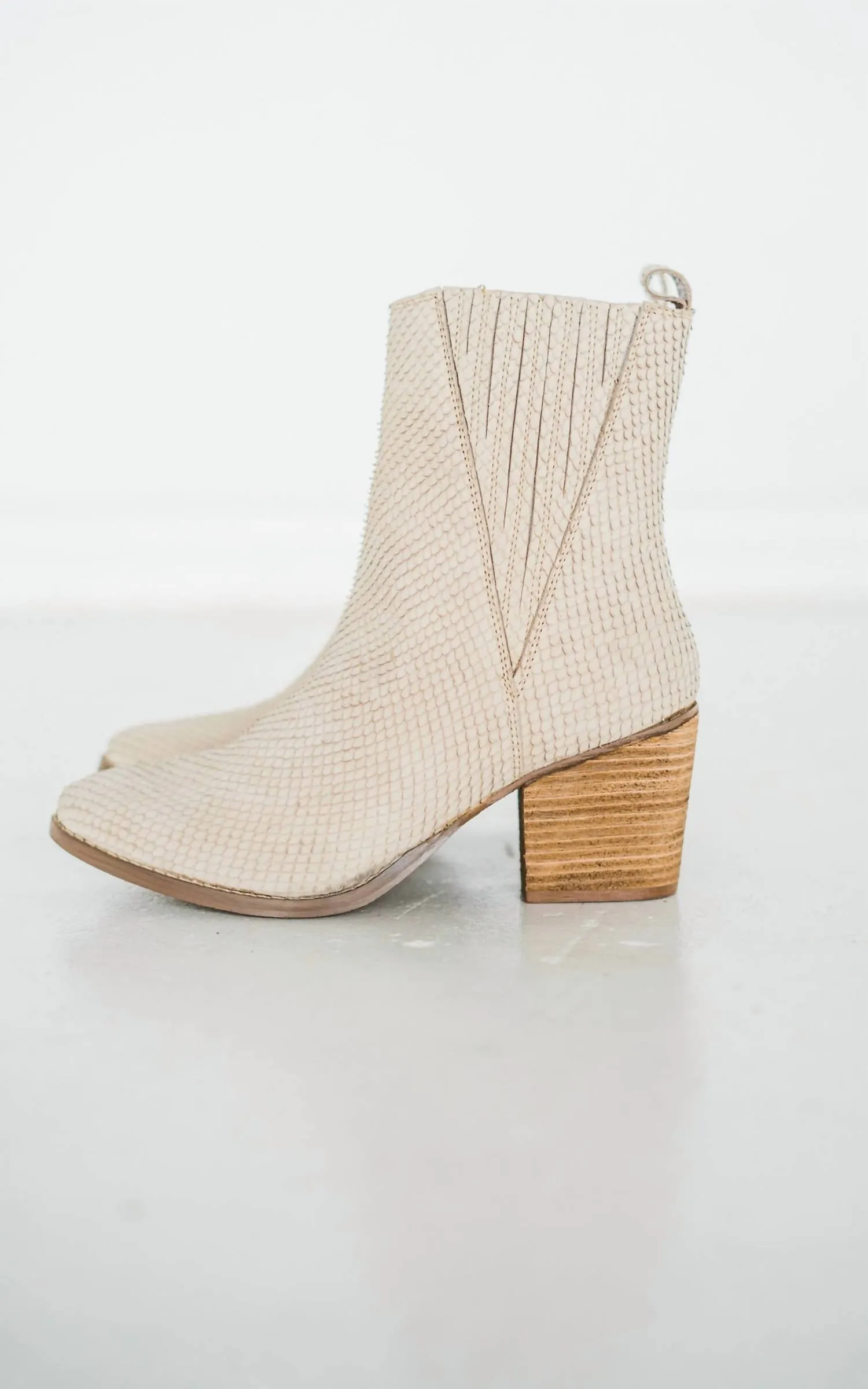 Women's Taris Ankle Boot In Cream