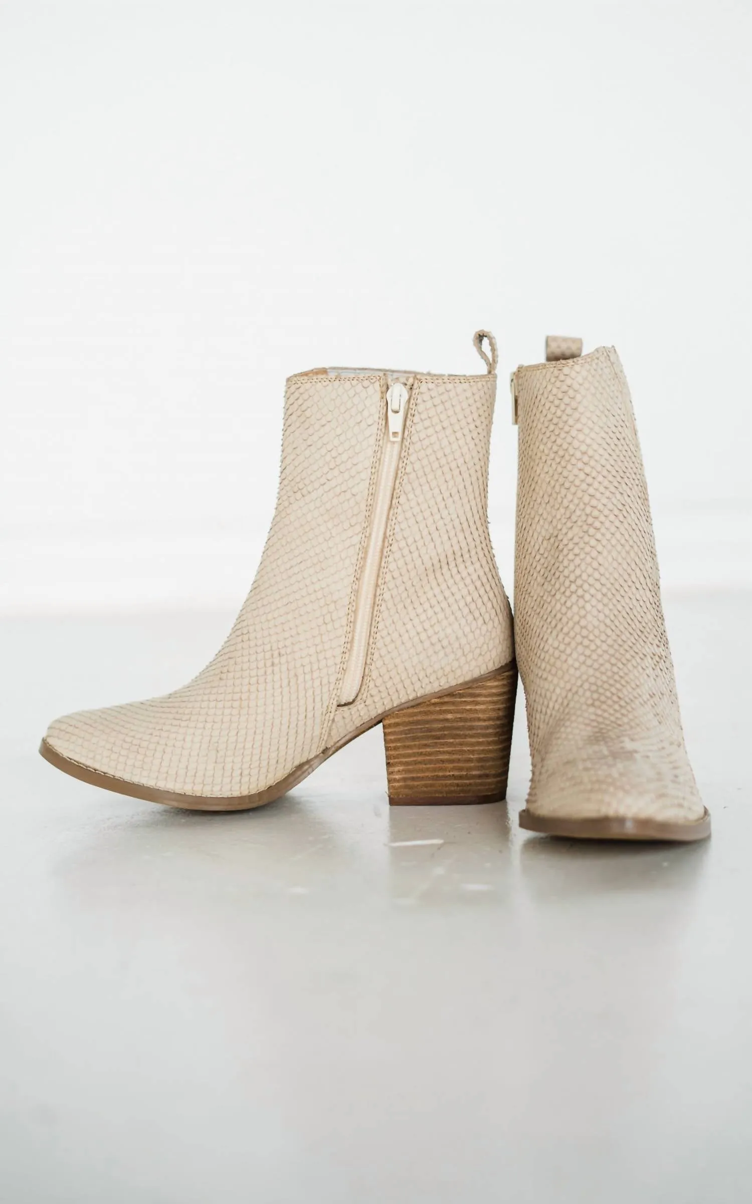 Women's Taris Ankle Boot In Cream